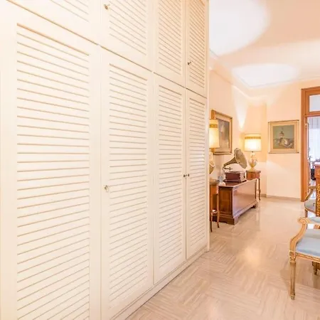 Apartament Drake's Royal - Centre & Train Station Modena