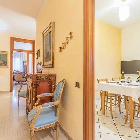 Drake's Royal - Centre & Train Station Apartment Modena