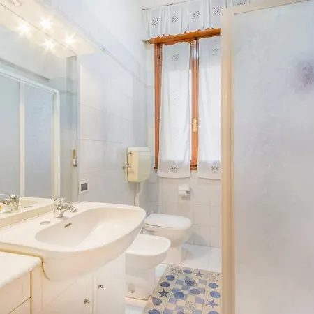 Drake's Royal - Centre & Train Station Modena