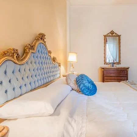 Drake's Royal - Centre & Train Station Modena