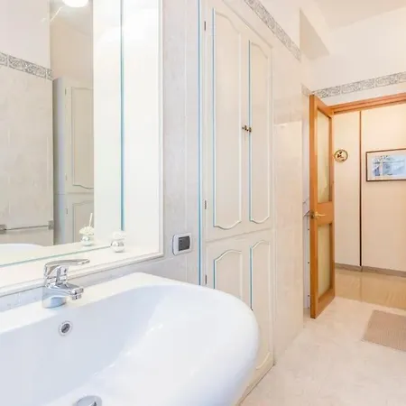 Apartament Drake's Royal - Centre & Train Station Modena