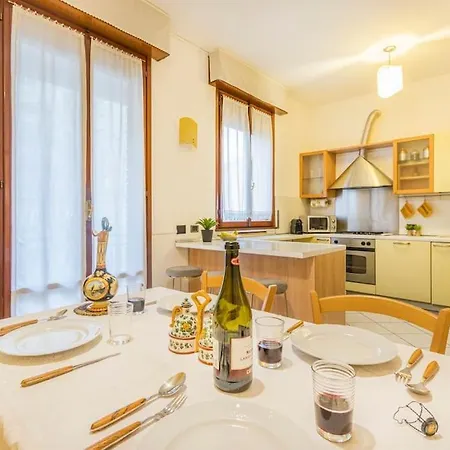 Drake's Royal - Centre & Train Station * Modena