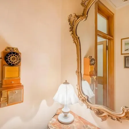 Drake's Royal - Centre & Train Station Apartamento Modena