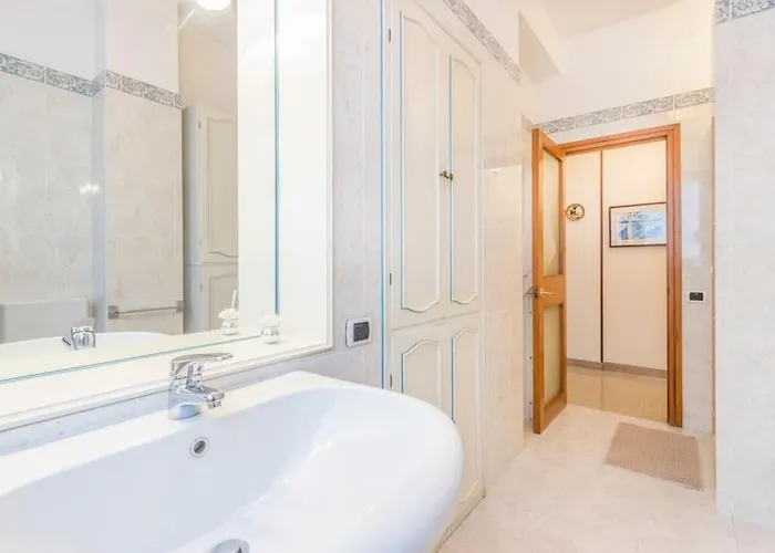 Apartament Drake's Royal - Centre & Train Station Modena