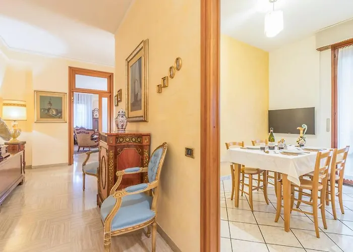 Drake's Royal - Centre & Train Station Apartment Modena