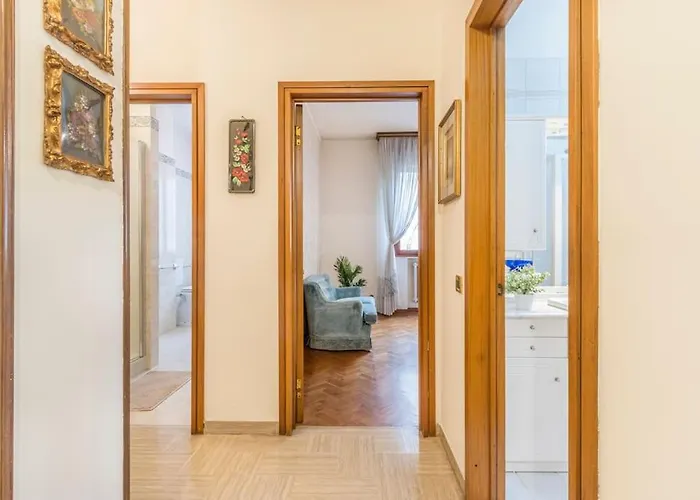 Drake's Royal - Centre & Train Station * Modena