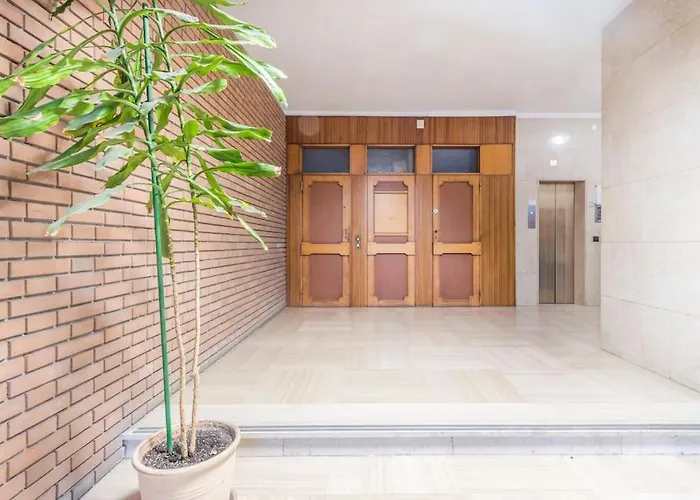 Drake's Royal - Centre & Train Station Apartament *