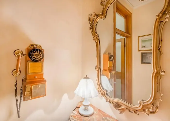 Drake's Royal - Centre & Train Station Apartment Modena
